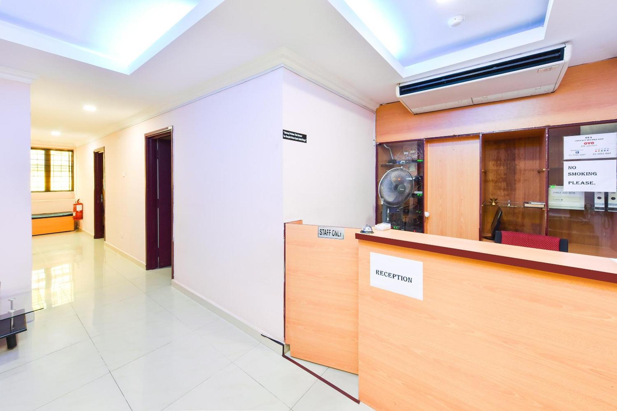 Super Oyo 90562 J Hotel Pj Petaling Jaya Exterior foto