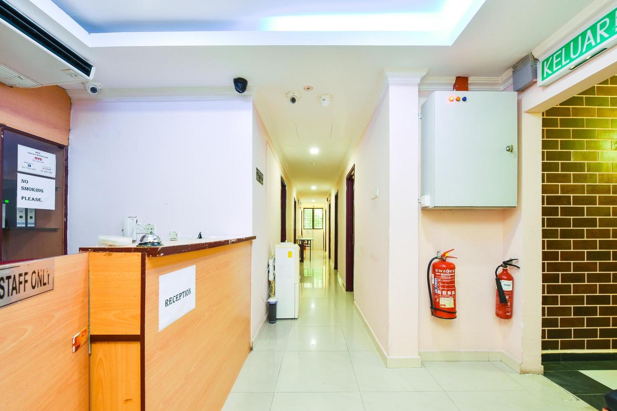 Super Oyo 90562 J Hotel Pj Petaling Jaya Exterior foto