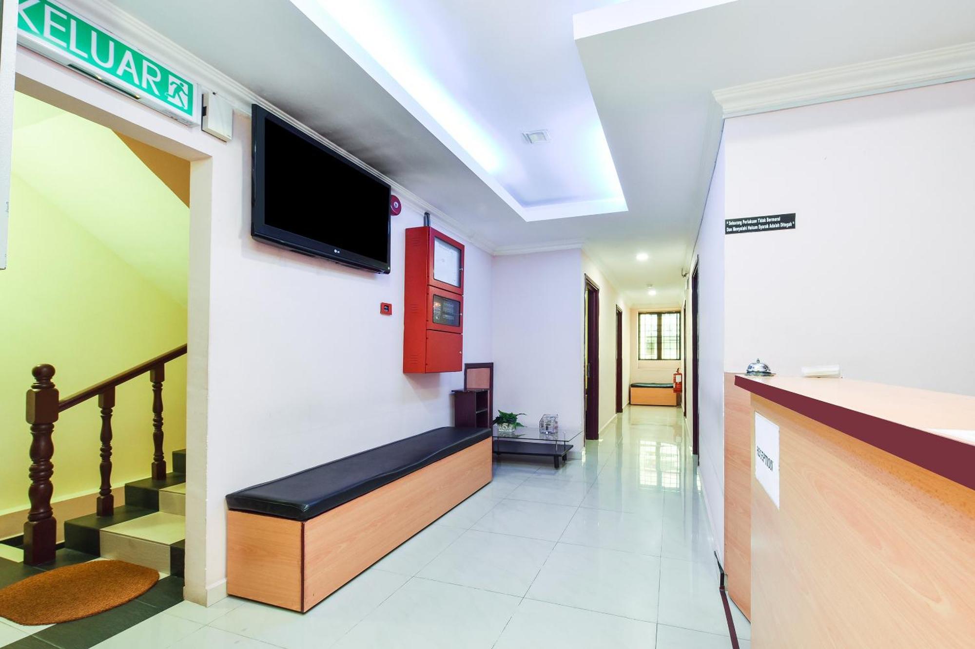 Super Oyo 90562 J Hotel Pj Petaling Jaya Exterior foto