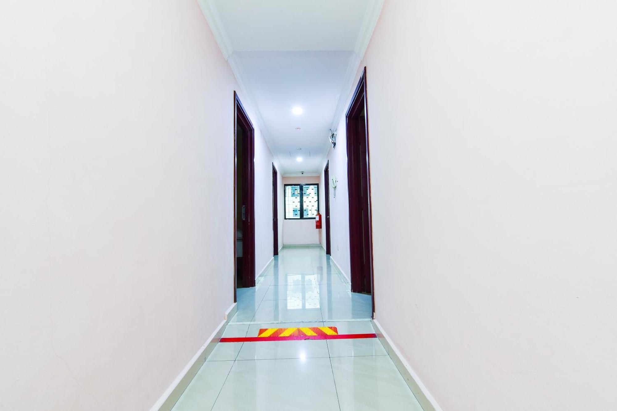 Super Oyo 90562 J Hotel Pj Petaling Jaya Exterior foto